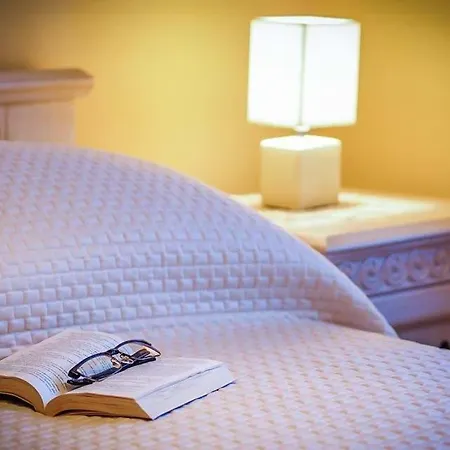 Sleeps 8 Air Con Wifi Mitrovici