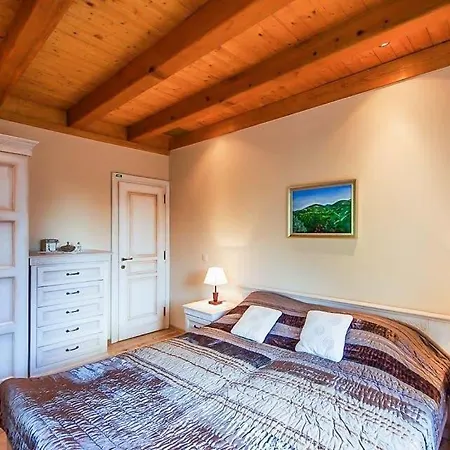 Sleeps 8 Air Con Wifi * Mitrovici