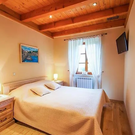 别墅 Sleeps 8 Air Con Wifi