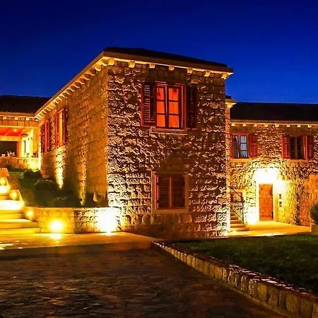 Sleeps 8 Air Con Wifi Villa